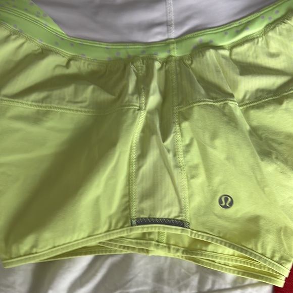 Lululemon Shorts Size 2 - Picture 11 of 12
